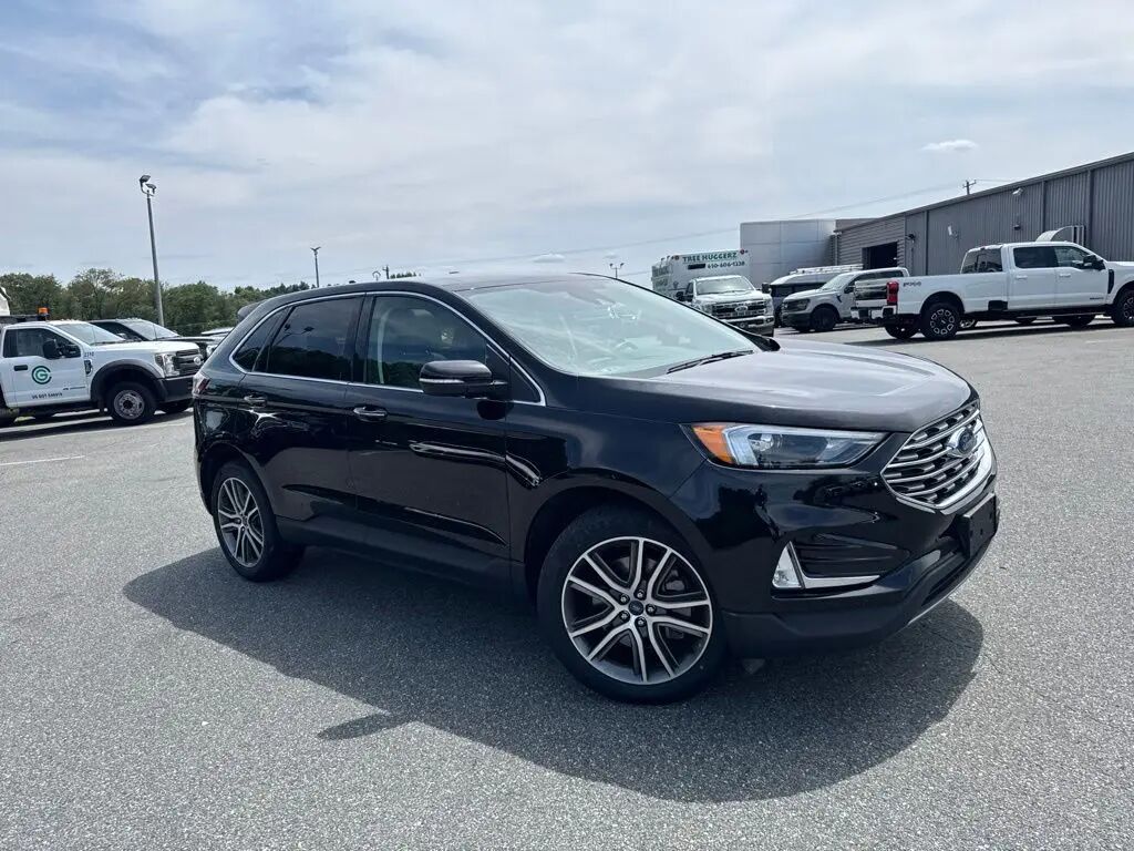 2022 Ford Edge Titanium — photo 1 of 26