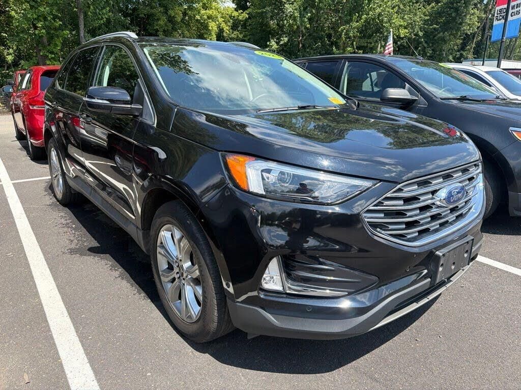 2023 Ford Edge Titanium — photo 1 of 15
