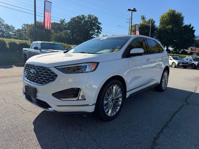 2022 Ford Edge Titanium — photo 1 of 13