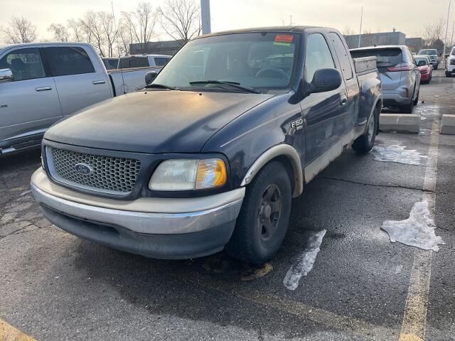 1999 Ford F-150 Lariat — photo 1 of 13