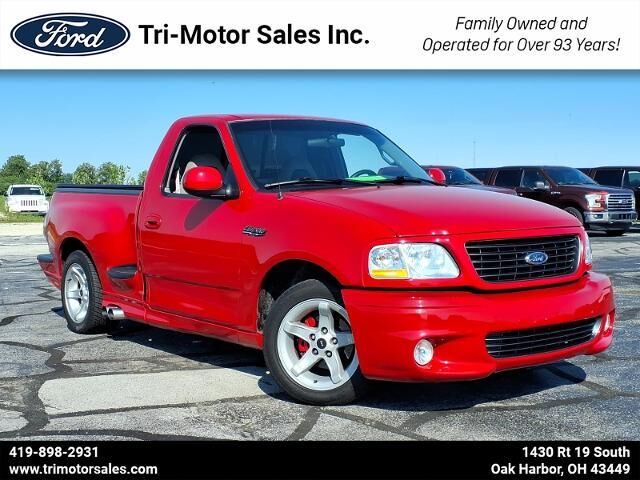 2000 Ford F-150 SVT Lightning Base — photo 1 of 13