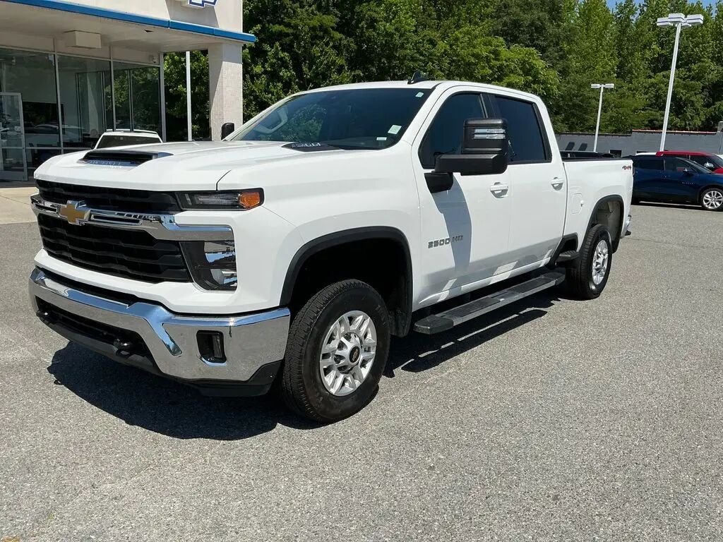 2025 Chevrolet Silverado 2500HD LT — photo 1 of 13