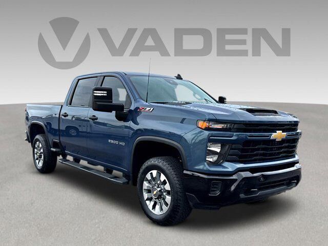 2025 Chevrolet Silverado 2500HD Custom — photo 1 of 39