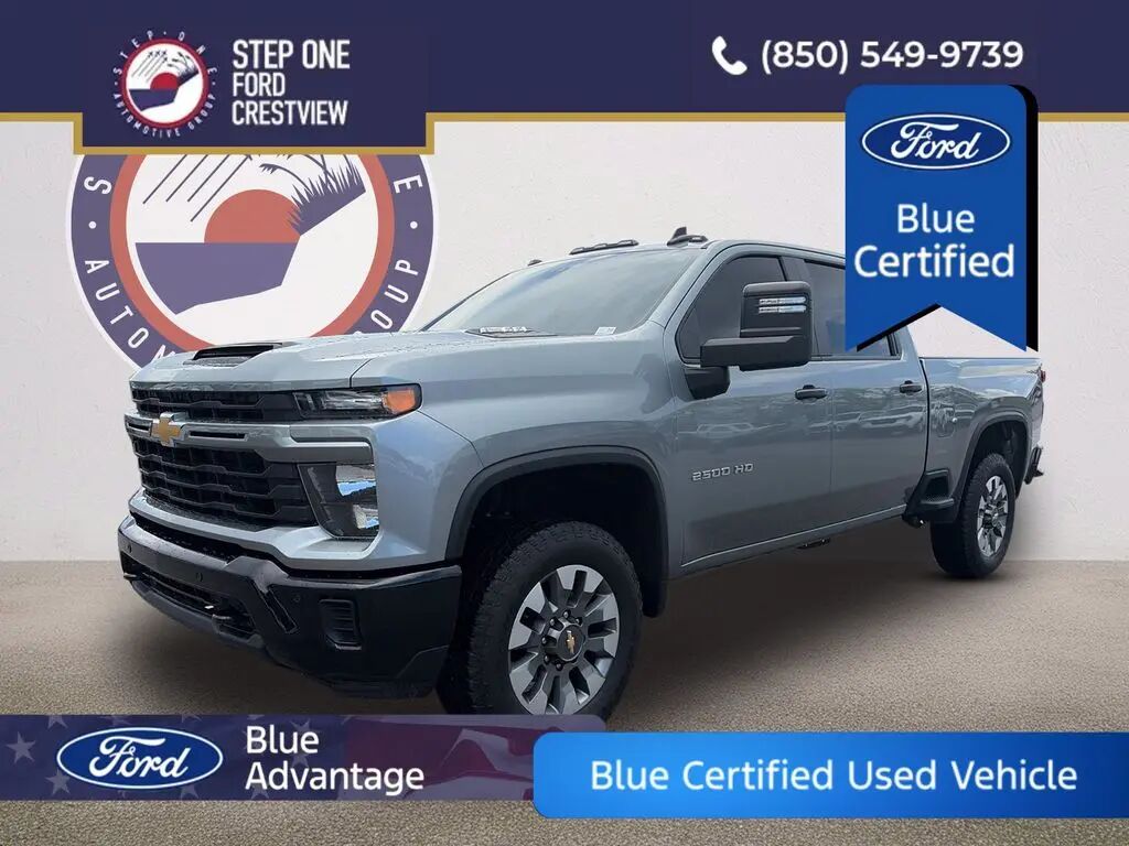 2025 Chevrolet Silverado 2500HD Custom — photo 1 of 12