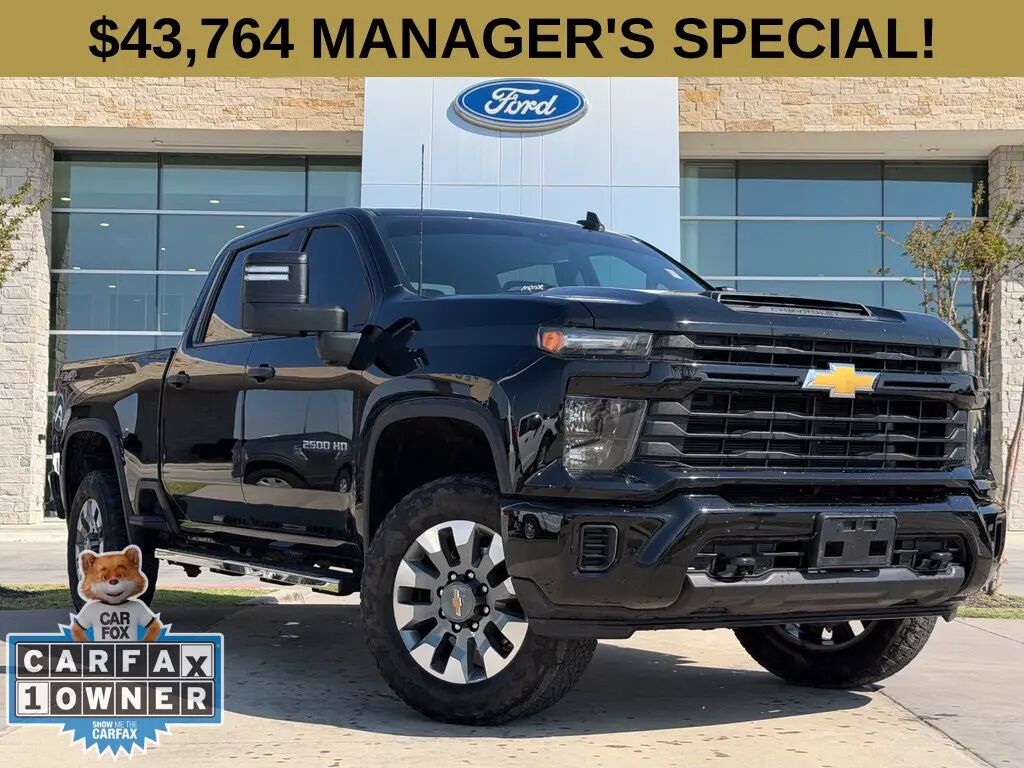 2025 Chevrolet Silverado 2500HD Custom — photo 1 of 13