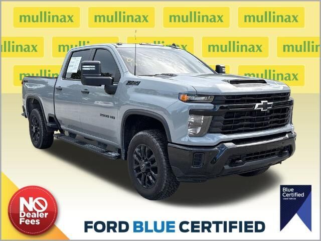 2025 Chevrolet Silverado 2500HD Custom — photo 1 of 26