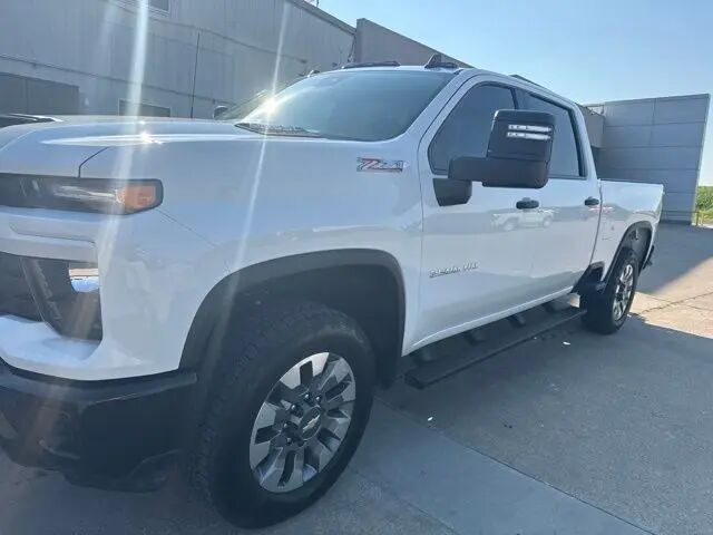 2026 Chevrolet Silverado 2500HD Custom — photo 1 of 39