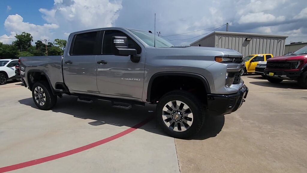 2025 Chevrolet Silverado 2500HD Custom — photo 1 of 7