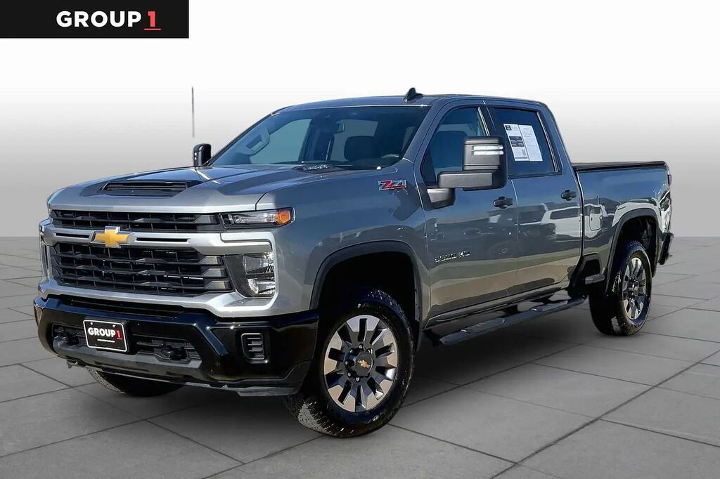2026 Chevrolet Silverado 2500HD Custom — photo 1 of 12