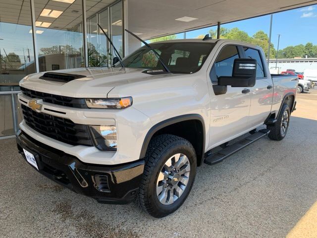 2026 Chevrolet Silverado 2500HD Custom — photo 1 of 2