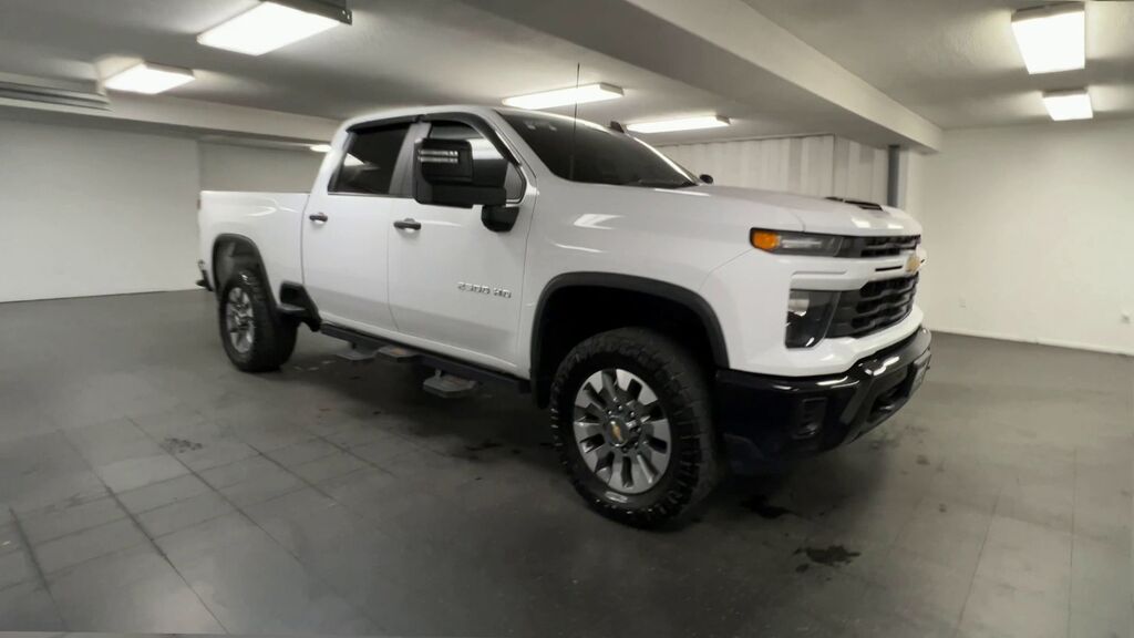 2025 Chevrolet Silverado 2500HD Custom — photo 1 of 7