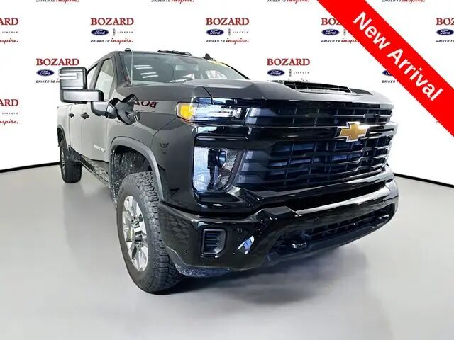 2025 Chevrolet Silverado 2500HD Custom — photo 1 of 26