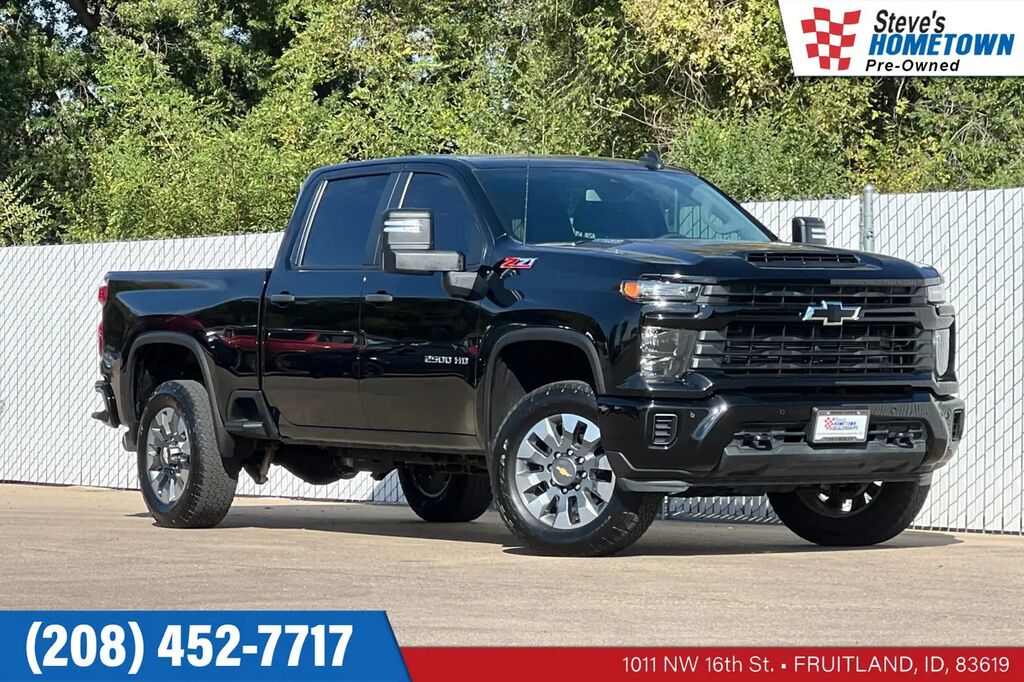 2025 Chevrolet Silverado 2500HD Custom — photo 1 of 13
