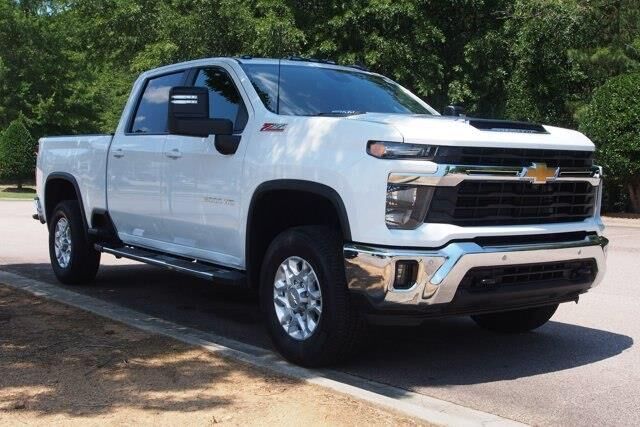 2025 Chevrolet Silverado 2500HD LT — photo 1 of 14