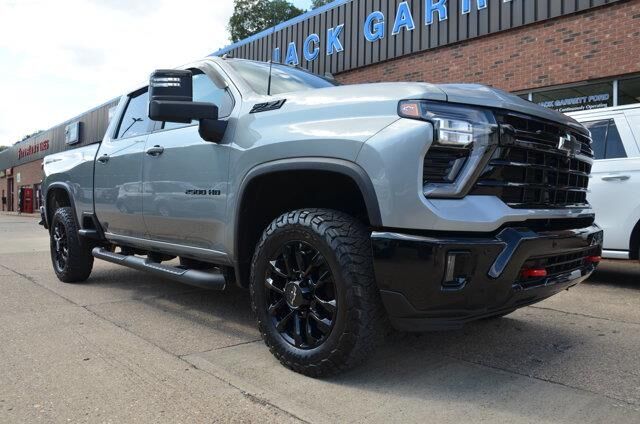 2025 Chevrolet Silverado 2500HD LT — photo 1 of 13