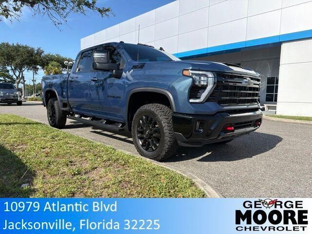 2025 Chevrolet Silverado 2500HD LT — photo 1 of 12