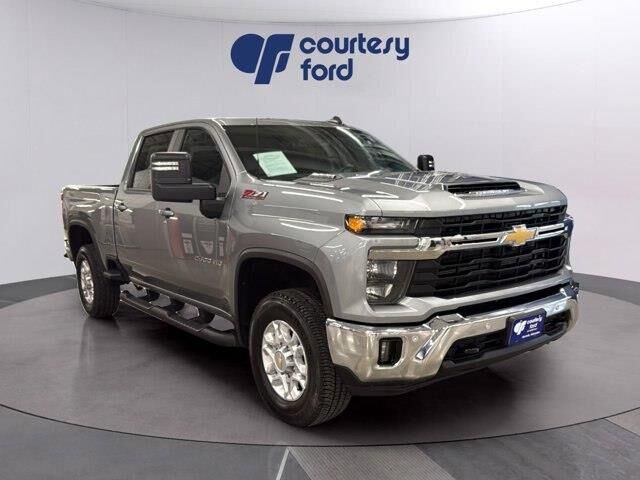 2025 Chevrolet Silverado 2500HD LT — photo 1 of 13