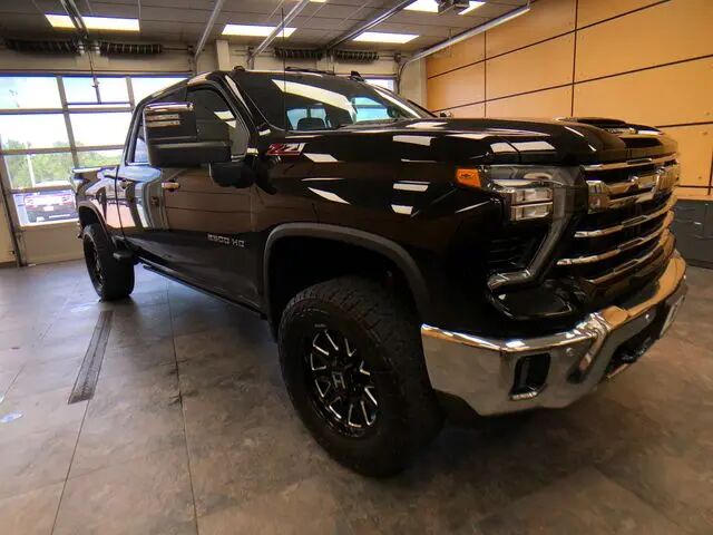 2025 Chevrolet Silverado 2500HD LTZ — photo 1 of 13