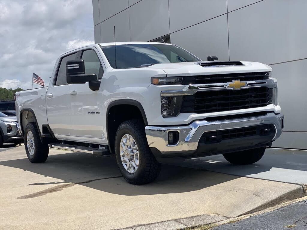 2025 Chevrolet Silverado 3500HD LT — photo 1 of 1