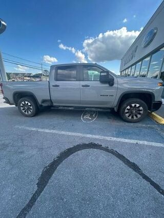 2024 Chevrolet Silverado 2500HD Custom — photo 1 of 8