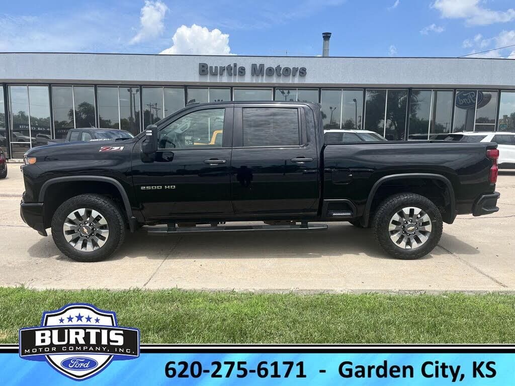 2024 Chevrolet Silverado 2500HD Custom — photo 1 of 14