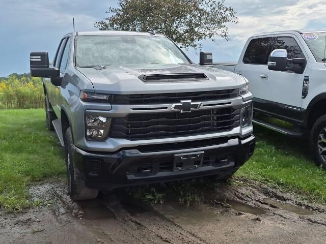 2024 Chevrolet Silverado 2500HD Custom — photo 1 of 6