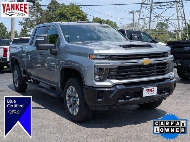 2024 Chevrolet Silverado 2500HD Custom — photo 1 of 13
