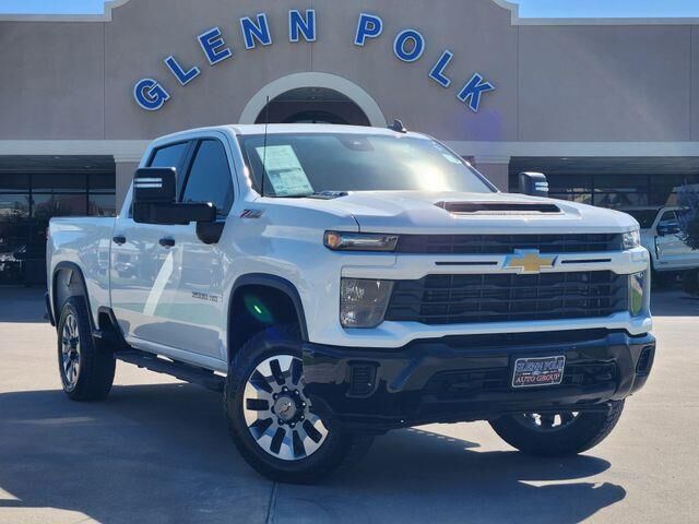 2024 Chevrolet Silverado 2500HD Custom — photo 1 of 13