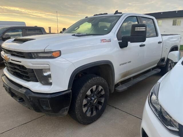 2024 Chevrolet Silverado 2500HD Custom — photo 1 of 26
