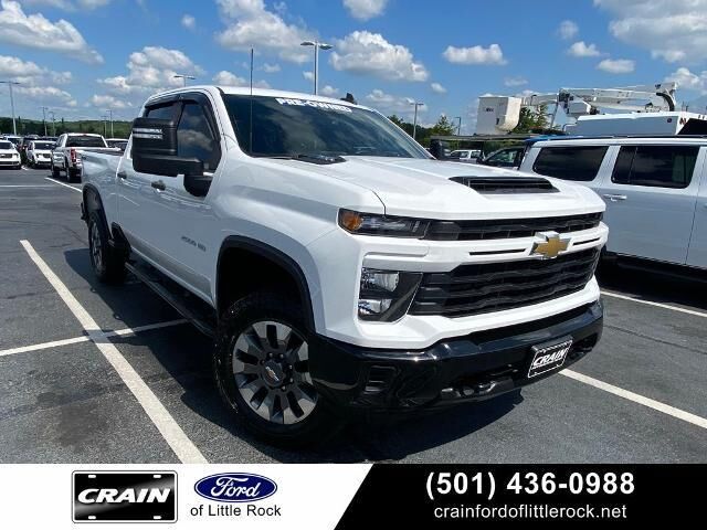 2024 Chevrolet Silverado 2500HD Custom — photo 1 of 39