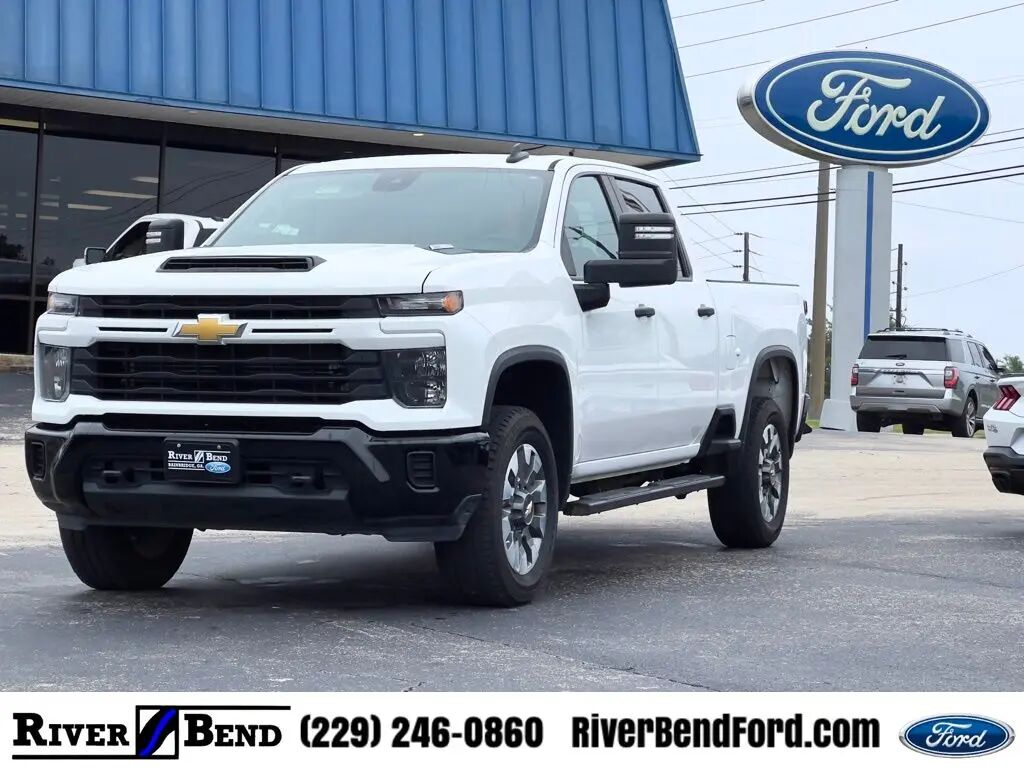 2024 Chevrolet Silverado 2500HD Custom — photo 1 of 12