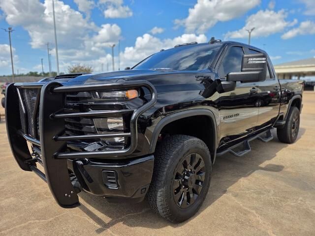 2024 Chevrolet Silverado 2500HD Custom — photo 1 of 40