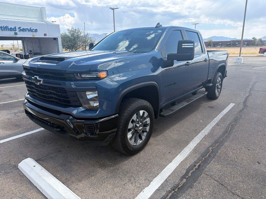 2024 Chevrolet Silverado 2500HD Custom — photo 1 of 4
