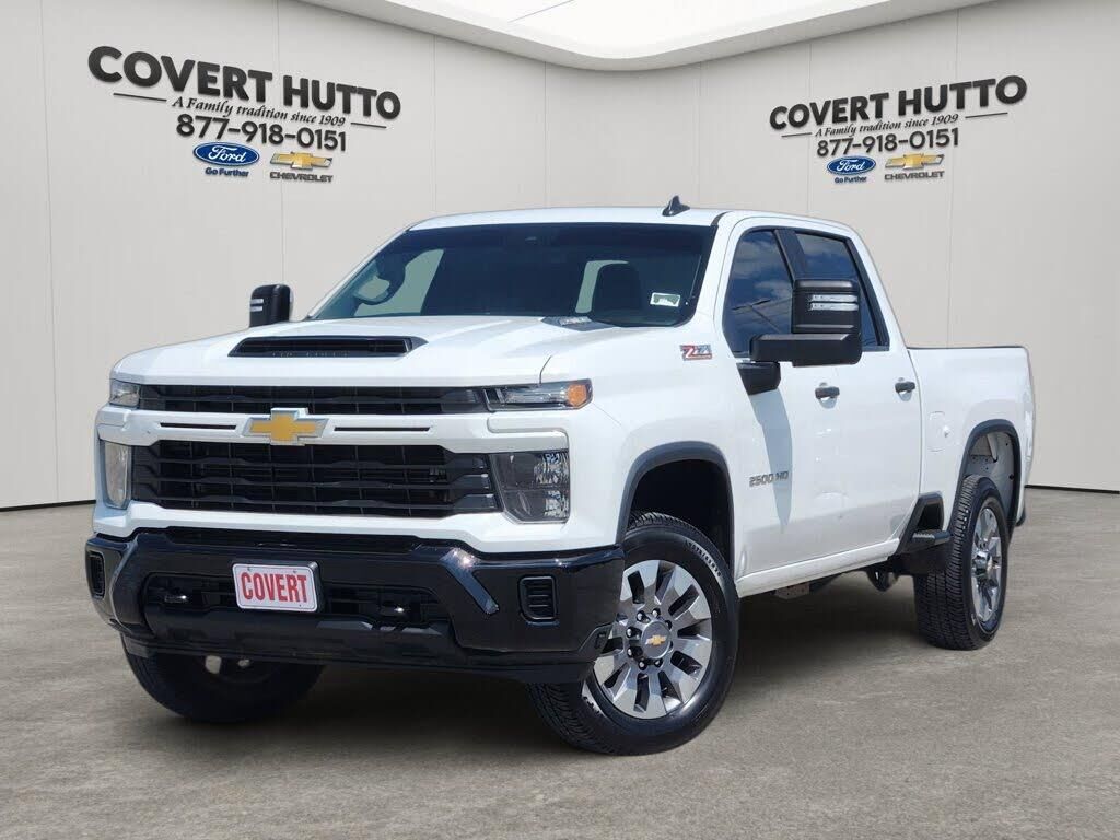 2024 Chevrolet Silverado 2500HD Custom — photo 1 of 14