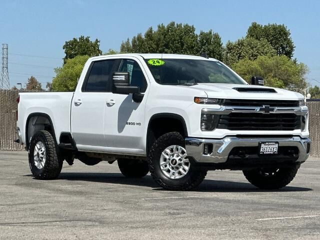 2024 Chevrolet Silverado 2500HD LT — photo 1 of 13