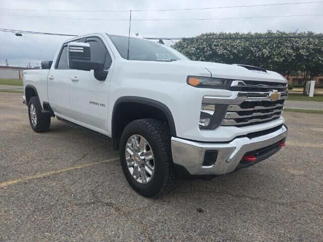 2024 Chevrolet Silverado 2500HD LT — photo 1 of 13