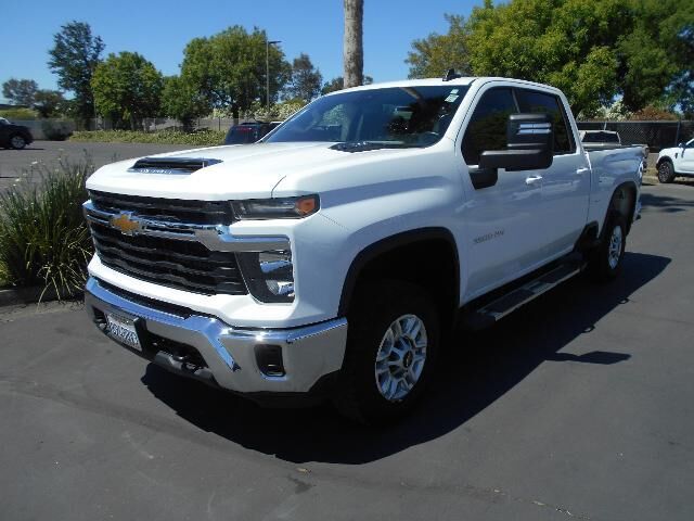 2024 Chevrolet Silverado 2500HD LT — photo 1 of 13