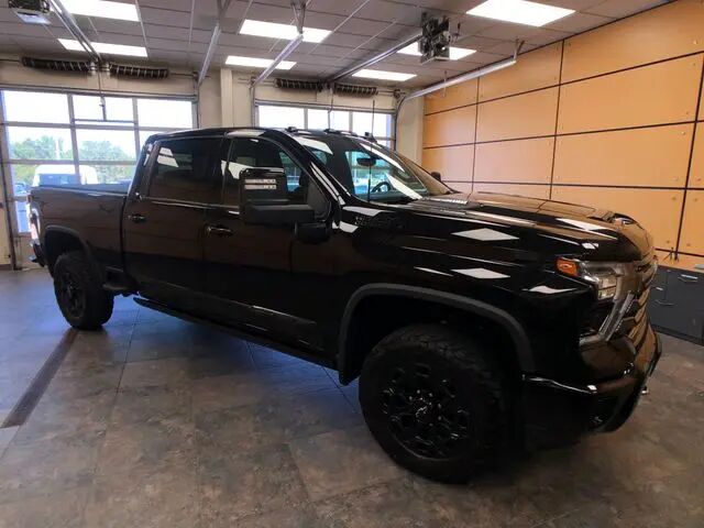 2024 Chevrolet Silverado 2500HD High Country — photo 1 of 14