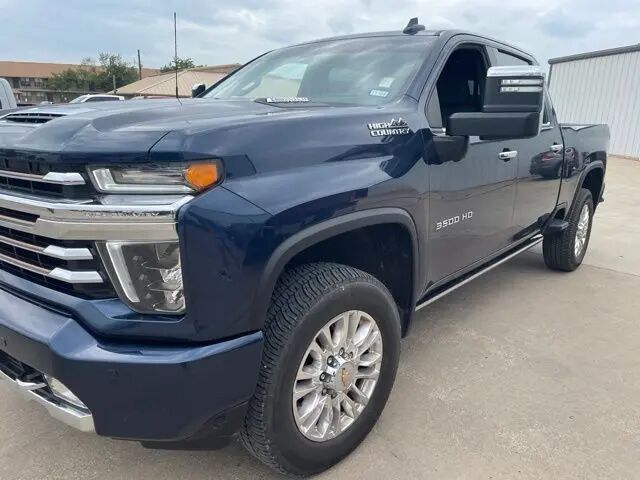 2022 Chevrolet Silverado 3500HD High Country — photo 1 of 39
