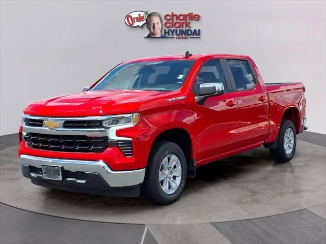 2025 Chevrolet Silverado 1500 LT — photo 1 of 13