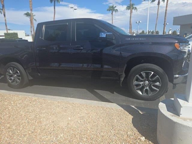2022 Chevrolet Silverado 1500 LT — photo 1 of 8