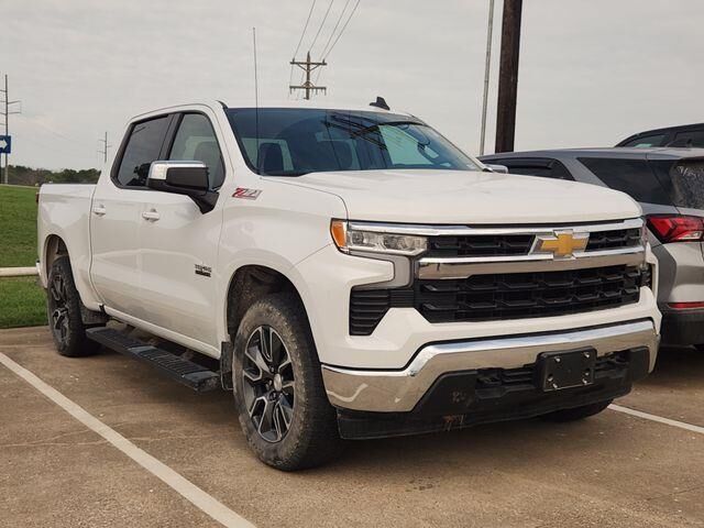 2024 Chevrolet Silverado 1500 LT — photo 1 of 3