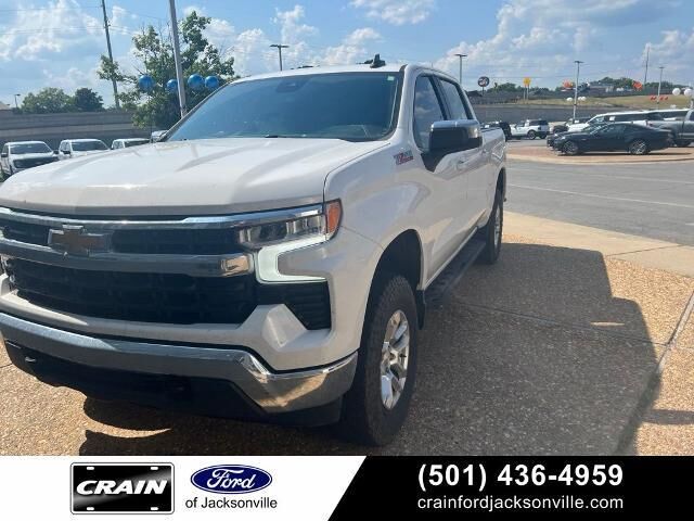 2022 Chevrolet Silverado 1500 LT — photo 1 of 13