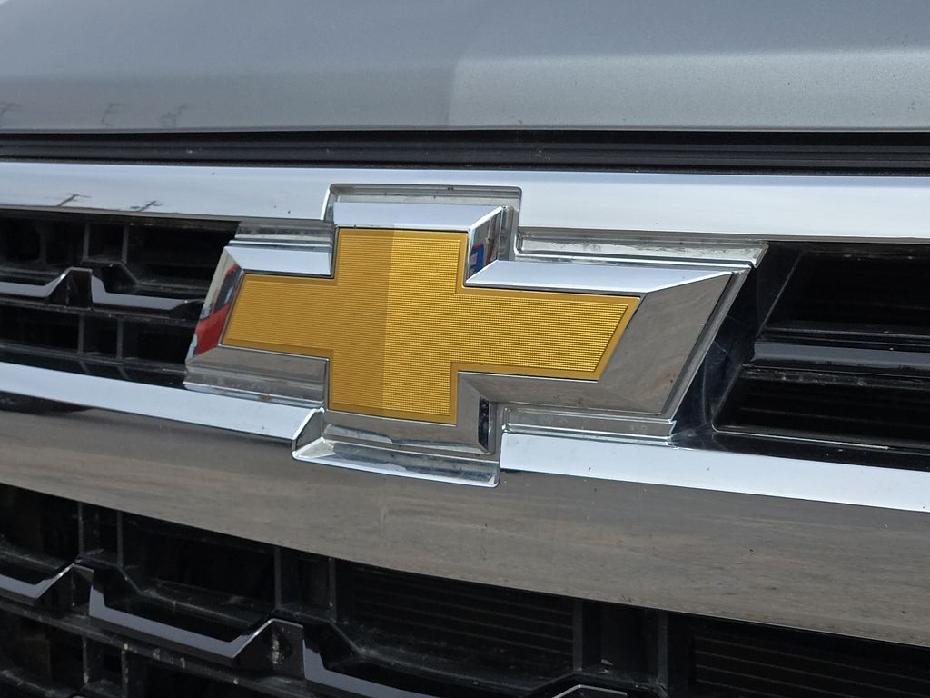 2025 Chevrolet Silverado 1500 LT — photo 1 of 5