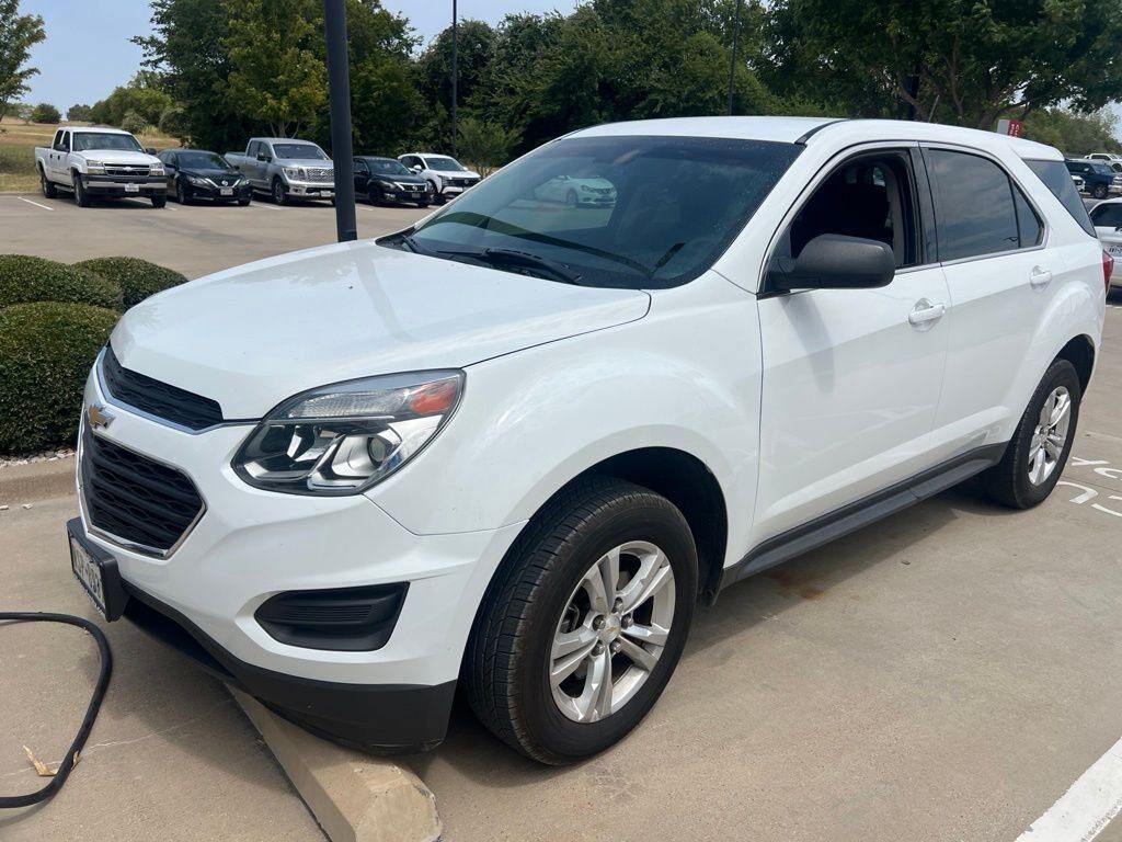 2017 Chevrolet Equinox LS — photo 1 of 2