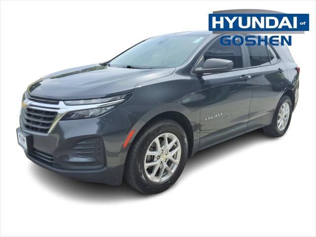 2022 Chevrolet Equinox LS — photo 1 of 15