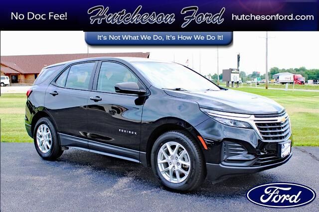 2022 Chevrolet Equinox LS — photo 1 of 13