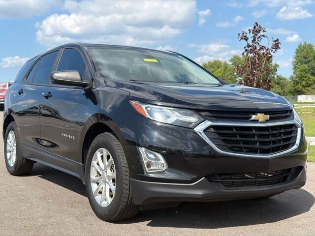 2020 Chevrolet Equinox LS — photo 1 of 26