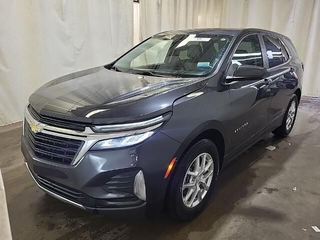 2022 Chevrolet Equinox LT — photo 1 of 28