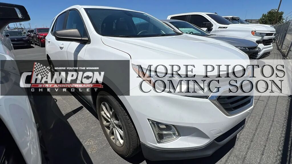 2020 Chevrolet Equinox LS — photo 1 of 3